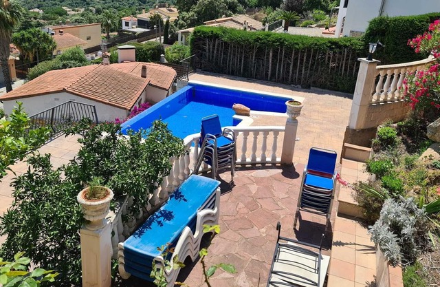 Spectacular house with fantastic sea views and private pool