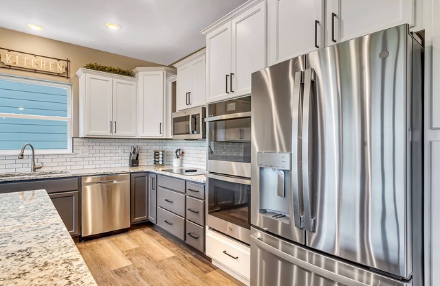 Spectacular Lakeview Home in Branson! Close to Everything-Room for Everyone!