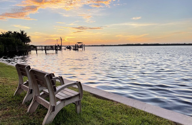 Spectacular Peace River Paradise, Heated Pool, Endless Waterfront