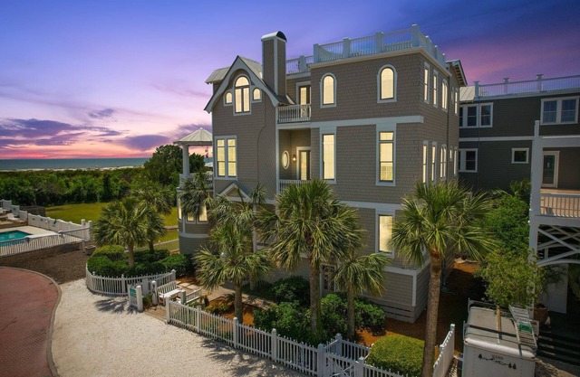 Spectacular Ocean Views! Immaculate Family Oceanfront Home, Pool, Rooftop Deck! Emmeline Cottage
