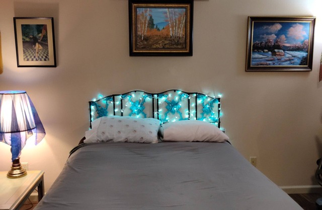 Spectacular views from this Terrific studio with AC near balloon fiesta.