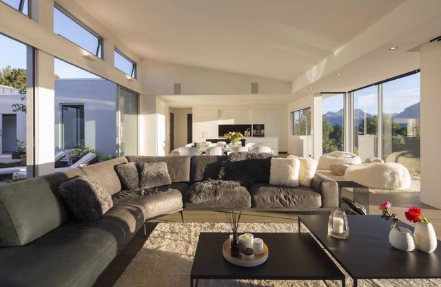 Spectacular Views - Kelvin Heights
