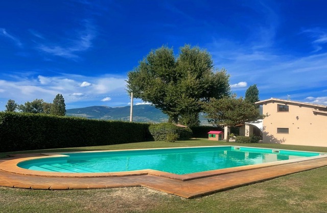 Spello By The Pool - Sleeps 11 - Large pool and amenities in Italy - air con !