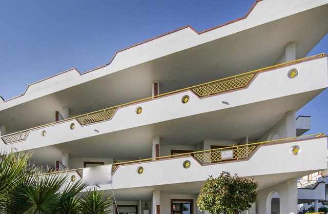Spend a great vacation by the sea in this beachfront apartment.