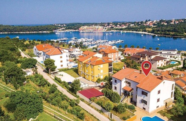 Spend a pleasant summer vacation in the small resort of Volme, near Banjole and between the famous c