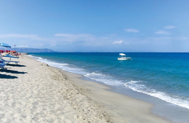 Spend a wonderful vacation in this apartment near the beach.