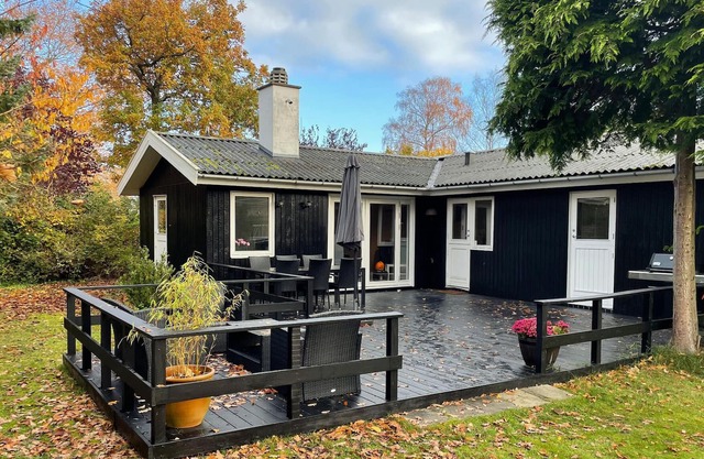 Spend an unforgettable vacation with friends and family in this beautiful cottage near the sea at Ho