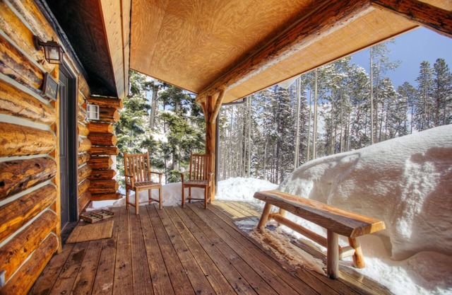 Spend Summer in Big Sky! Quaint Log Cabin near Big Sky Resort with Private Hot Tub and WifI