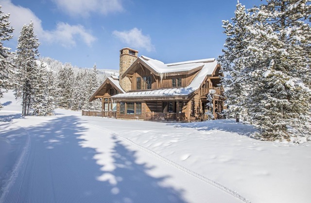 Spend Winter in Big Sky! Spanish Peaks Cabin with Ski-in/Ski-out Access, Hot Tub, and Fireplace!