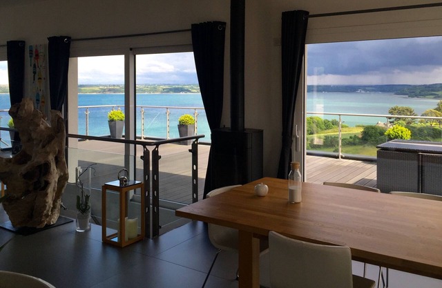 Splendid Maison Vue Mer Imprenable with private heated indoor pool