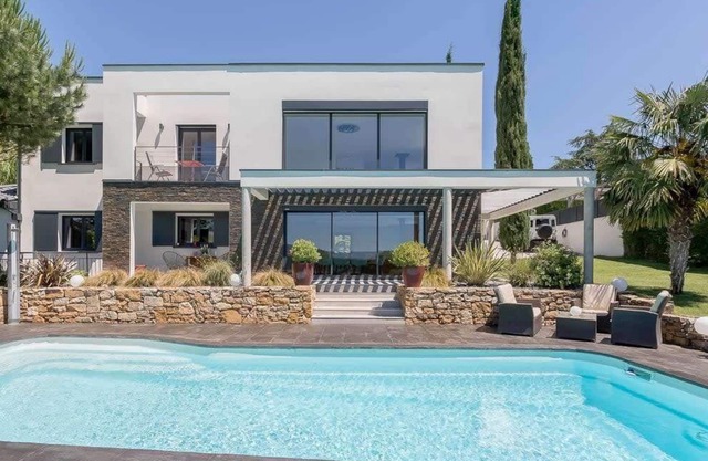 Splendid villa with luxury services / pool /8 pers