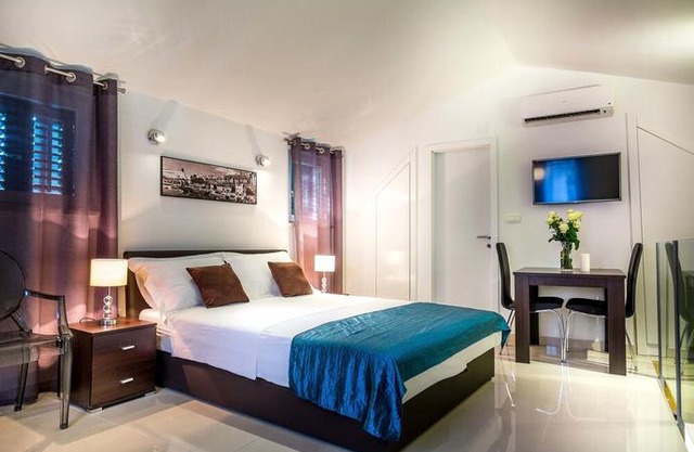 Split Oasis Studio Apartments