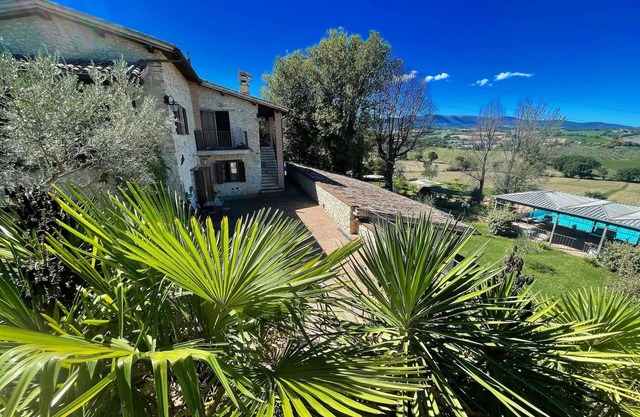 Spoleto Poolside - Sleeps 24