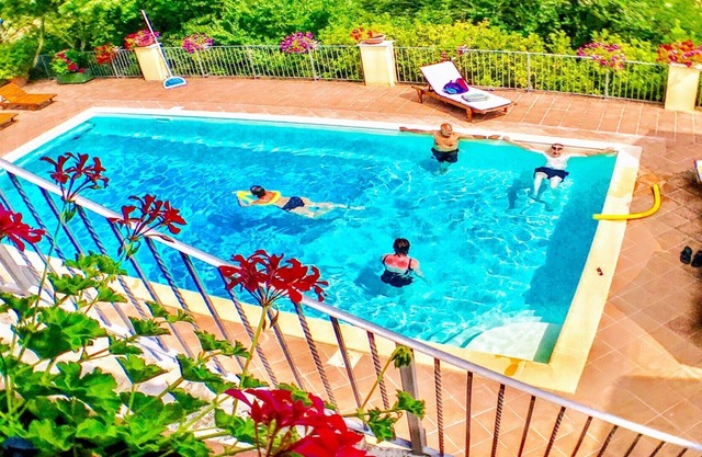 SPOLETO SPLASH/SLEEPS 18-24/PRIVATE VILLAGE/EXCL POOL/SPOLETO 7 KMS/ROME 1 HR