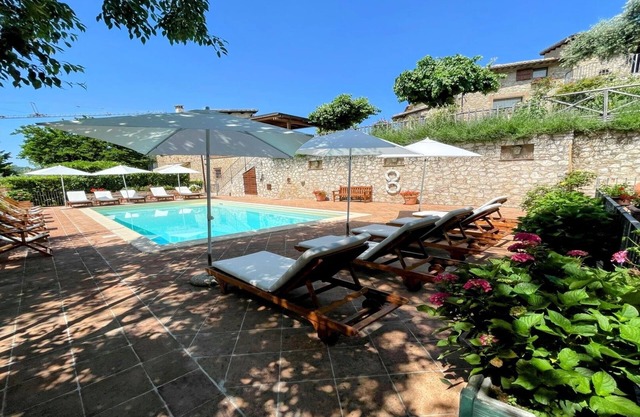 Spoleto Splash : Tower with private garden + terraces - sleeps 4/5