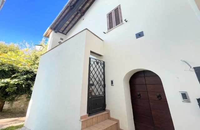 Spoleto storico spacious city house - car unnecessary - wifi - sleeps 10