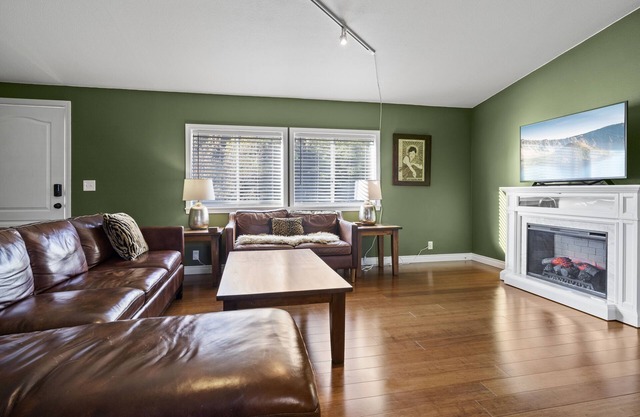 Spotless, Cozy, Dog Friendly, Family Home