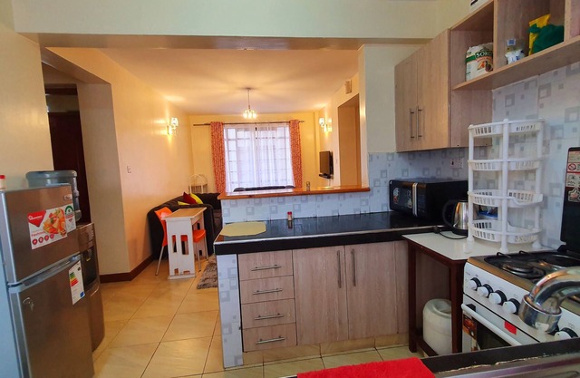 Sppacious 2br condo with free parking