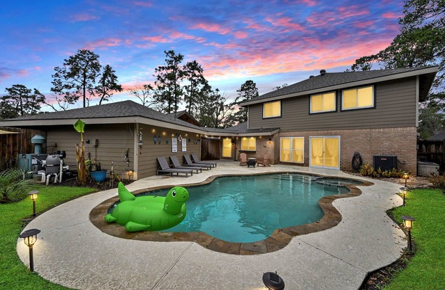 Spring Breeze in Texas, 4 Bedrooms with Charming Pool