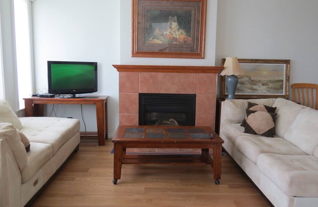 Springer Vacation Home is located atop peaceful Capitol Hill in North Burnaby.