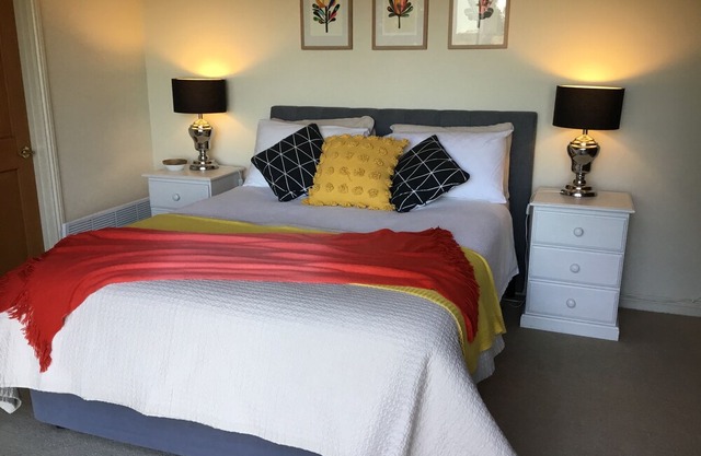 Springhill Views-Country Retreat-sleeps12