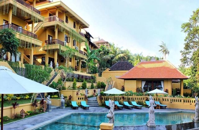 Sri Bungalows