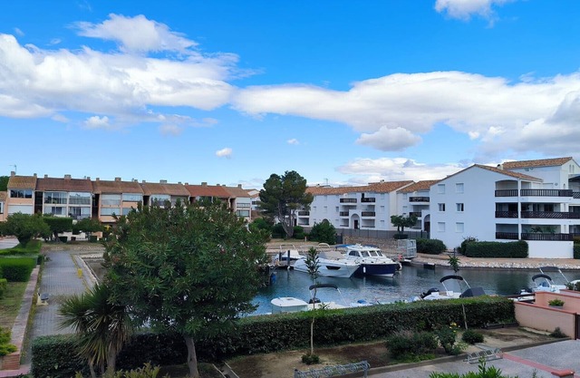 St Cyprien 1-bedroom apartment on the marina with air conditioning
