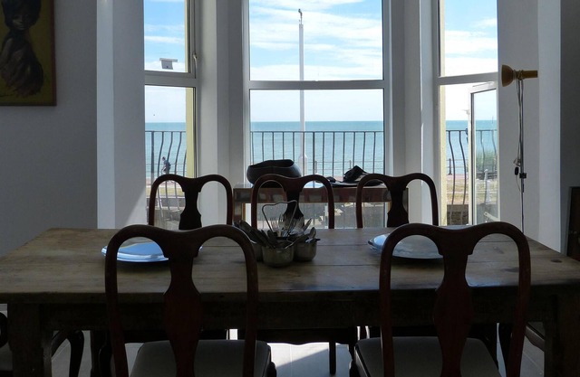 St Leonards On Sea - Seafront First Floor Flat W/ Stunning Sea View