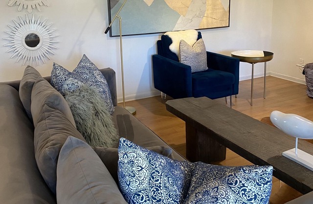 ST SAUVEUR VILLAGE -spacious-1000 sq.ft. - close to all…ski till May 18!