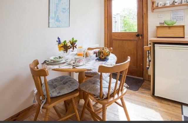 Stable cottage by the Sea and town of Ayr