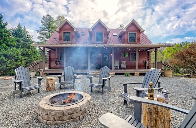 Stacked Stone Retreat - Bryson City Luxury Log Home close to town