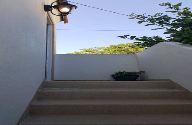 Stand Alone Private Studio in trendy Bixby Knolls