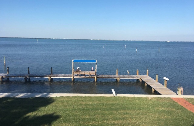 Standalone Unit at Little Gull Resort. Amazing Sarasota Bay View! Walk to Beach.