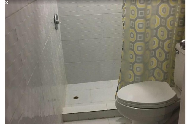 Standard Bedroom 1 - Queen Bed/Manati City Inn