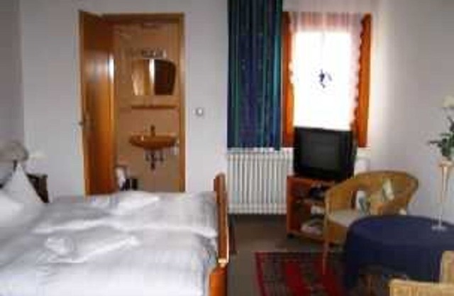 Standard Room Two Beds No. 25 - Goldner Engel, Restaurant - Hotel - Butcher