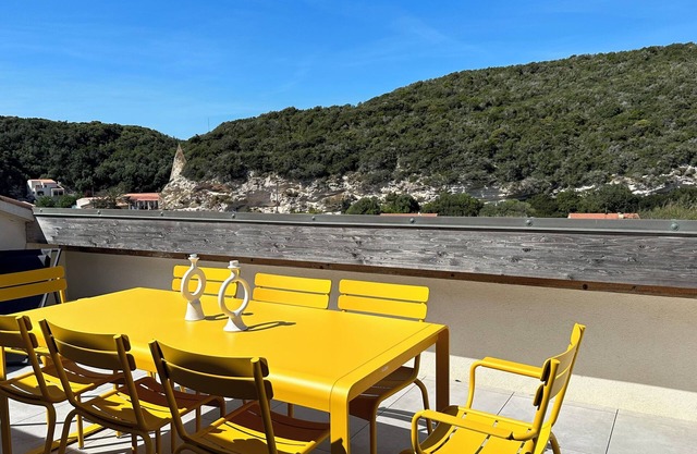 STANDING APARTMENT TERRACES - A/C - PARKING - GREAT LOCATION