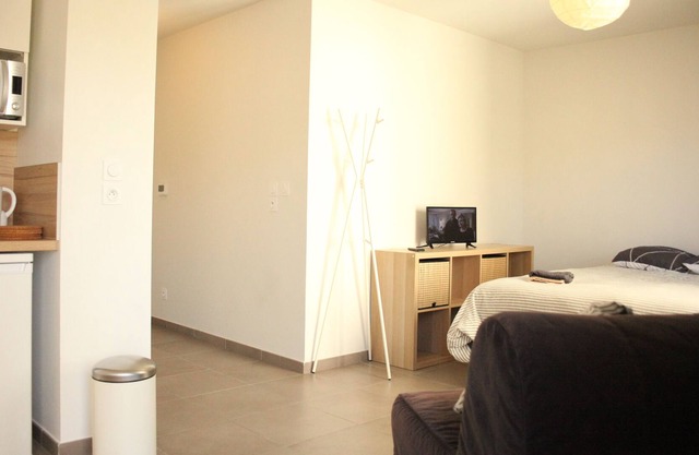 Standing City Cozy Apartment Balcony completely Fully equipped