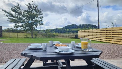 Stanloch Cottage - rural, well equipped, games room, EV