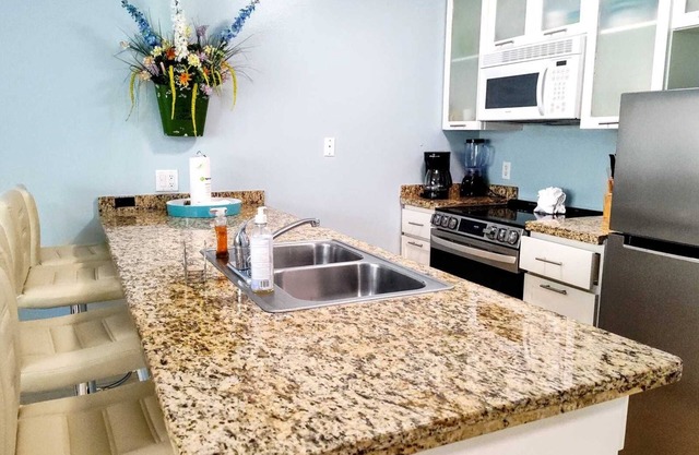 STAR BEACHSIDE 107 (3-Bedroom Condo) with Pool by RedAwning