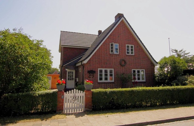 Starklef 29, Whg. 1 - Holiday apartment in Wyk, 2 persons on the ground floor, 2-family house,
