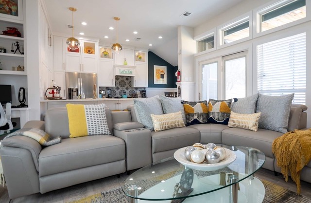 Stay Cozy, Luxury yet Modern!! Just for you.