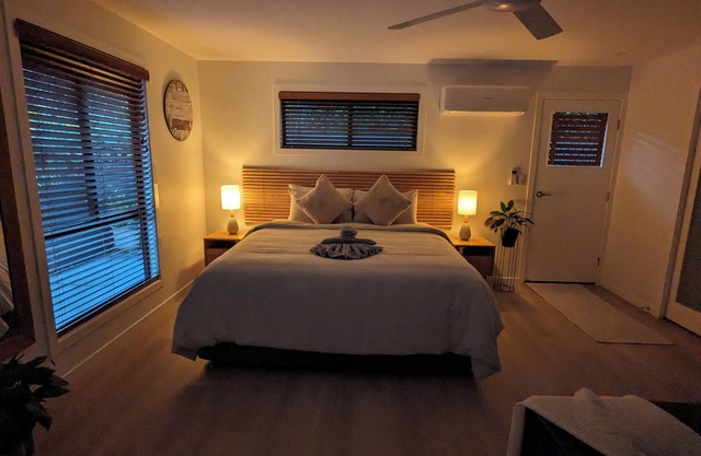 "Stay in Carrara" Cozy. Private guesthouse not sharehouse. n