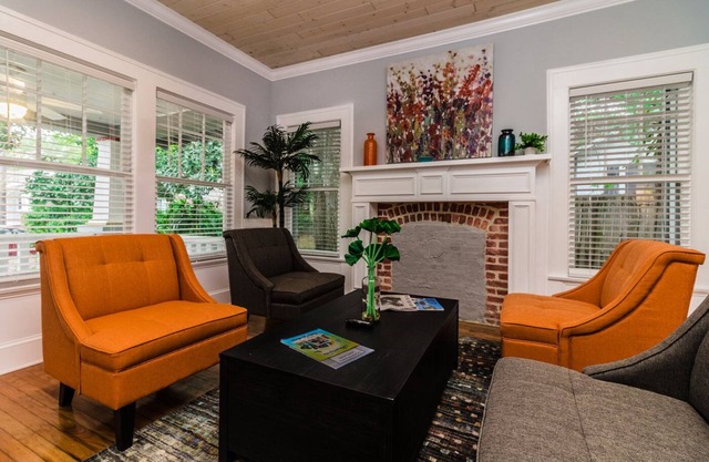 Stay in the Charming Historic District ~ Walk to FSC, Downtown & Lake Morton