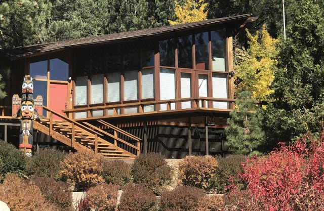 Stay minutes from Palisades Village and a Beautiful bike ride away to Lake Tahoe