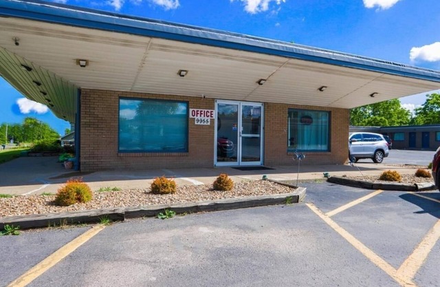 Stay near Mill Creek Preserve with Free Parking and Pet-Friendly Unit