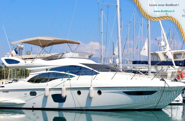 Stay on an elegant Yacht
