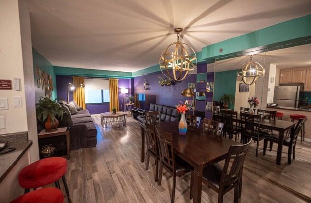Stay Together on The Strip - 2 Bedroom Apartment