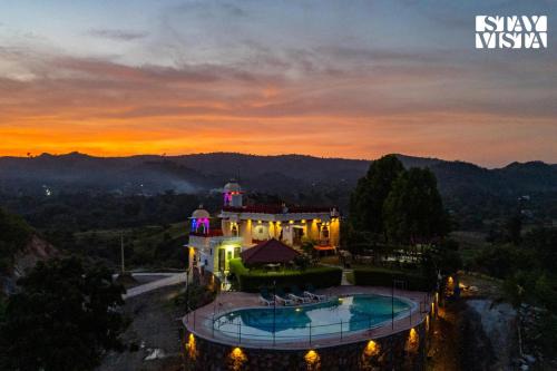 StayVista at Samar Fateh Garh with Bonfire, Lawn, AC
