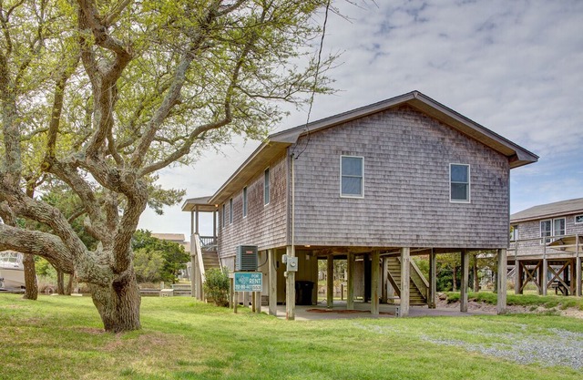 Steer - Upscale 3 Bedroom Canalfront Home in Frisco