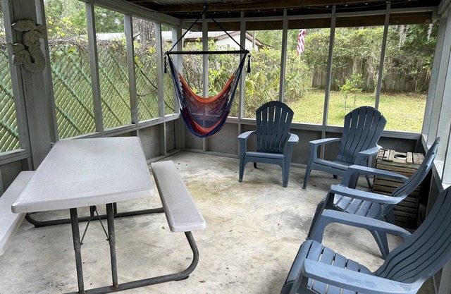Steinhatchee Getaway - Beautiful Home With Guest House